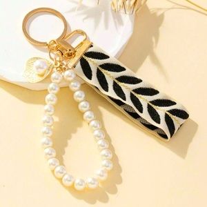 3/$25 🖤🤍Leaf Pattern Faux Pearl Decor Keychain